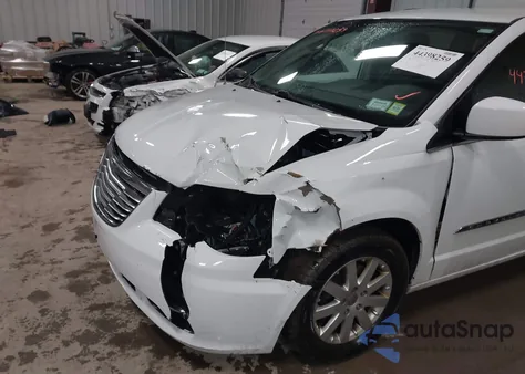 2016 Chrysler Town & Country Touring z USA, uszkodzony, nr VIN 2C4RC1BG1GR261412